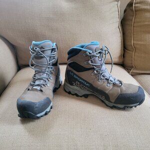 Nucleo High II GTX Boot - Women's Size 9 Wide, Oak / Topaz